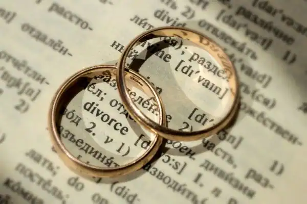 Image of rings removed before divorce mediation Greater London